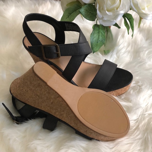 Black Wedges - Picture 2 of 3